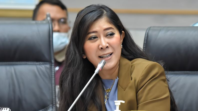 Meutya Hafid berbicara dalam forum resmi DPR RI