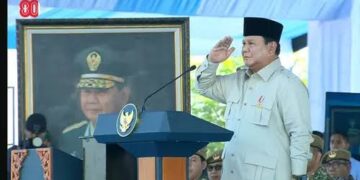 Presiden Prabowo Subianto memimpin upacara Gelar Pasukan Operasional dan Kehormatan Militer di Batujajar, Jawa Barat, 10 Agustus 2025.