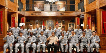 Presiden Prabowo Subianto bersama pengurus Kadin se-Indonesia berfoto bersama di Hambalang, Kabupaten Bogor, 8 Agustus 2025.