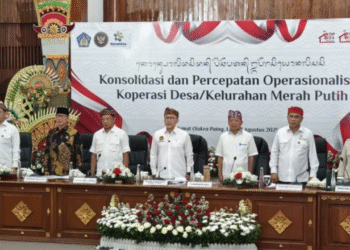 Ketua Satgas Nasional Koperasi Desa/Kelurahan Merah Putih Zulkifli Hasan saat menargetkan 15 ribu koperasi desa mulai beroperasi di Denpasar, Bali, 8 Agustus 2025.