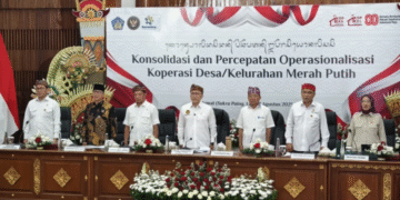 Ketua Satgas Nasional Koperasi Desa/Kelurahan Merah Putih Zulkifli Hasan saat menargetkan 15 ribu koperasi desa mulai beroperasi di Denpasar, Bali, 8 Agustus 2025.