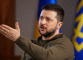 Presiden Ukraina Volodymyr Zelensky berbicara dalam sebuah wawancara di Kyiv.