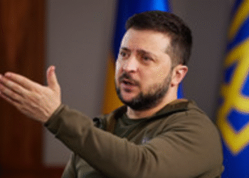 Presiden Ukraina Volodymyr Zelensky berbicara dalam sebuah wawancara di Kyiv.