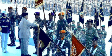 Presiden Prabowo Subianto mengukuhkan pimpinan pasukan elite TNI dan Panglima Kohanudnas dalam upacara di Pusdiklatpassus Kopassus, Batujajar.