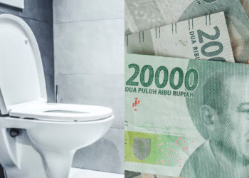 Toilet duduk putih dan tumpukan uang kertas rupiah pecahan dua puluh ribu, sebagai ilustrasi perbandingan kebersihan.
