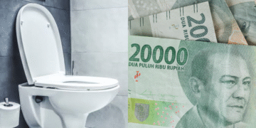 Toilet duduk putih dan tumpukan uang kertas rupiah pecahan dua puluh ribu, sebagai ilustrasi perbandingan kebersihan.