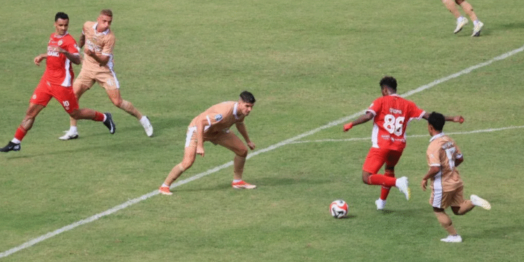 Gol Bruno Gomes pemain Semen Padang di anulir wasit karena offside