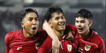 Pemain Timnas Indonesia U-17 merayakan gol ke gawang Uzbekistan pada Piala Kemerdekaan 2025 di Stadion Utama Sumatera Utara.