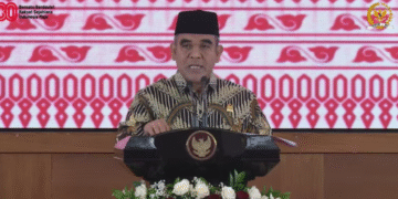 Ketua MPR RI Ahmad Muzani menyampaikan pidato pada peringatan Hari Konstitusi ke-80 di Kompleks Parlemen, Senayan, Jakarta.