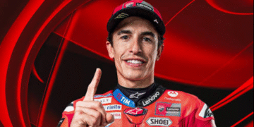 Marc Marquez rayakan pole position pertama di MotoGP Hungaria bersama Ducati Lenovo di Balaton Park.