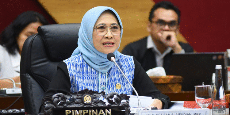 Ketua Komisi X DPR RI Hetifah Sjaifudian saat rapat kerja di DPR