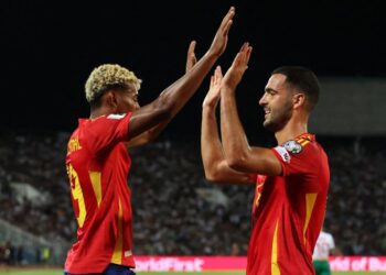 Mikel Merino merayakan gol bersama Lamine Yamal pada laga Kualifikasi Piala Dunia 2026, Bulgaria vs Spanyol di Stadion Vasil Levski, Sofia.