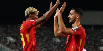 Mikel Merino merayakan gol bersama Lamine Yamal pada laga Kualifikasi Piala Dunia 2026, Bulgaria vs Spanyol di Stadion Vasil Levski, Sofia.