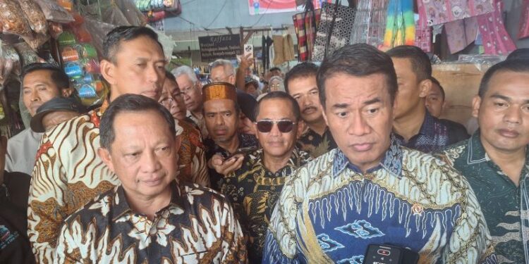 Menteri Pertanian RI Andi Amran Sulaiman diwawancarai usai kunjungan kerja di Palembang, Jumat (5/9/2025).