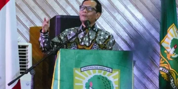 Mahfud MD saat memberikan kuliah umum di Universitas Andalas, Padang.