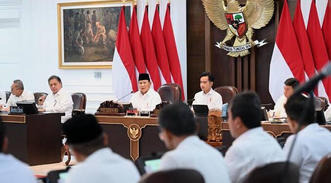 Presiden Prabowo memimpin sidang kabinet di Istana Kepresidenan