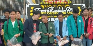 Mahasiswa BEM SI gelar aksi unjuk rasa di depan Gedung DPR/MPR Jakarta, Kamis (4/9/2025)