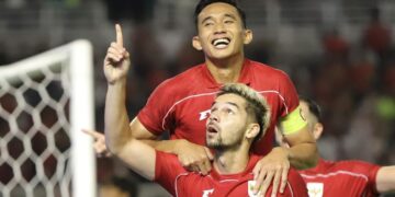 Sandy Henny Walsh dan Rizky Ridho Ramadhani selebrasi gol Timnas Indonesia vs Taiwan
