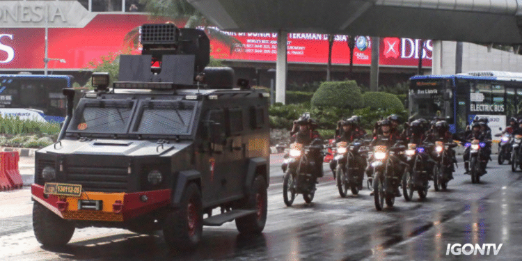 polisi patroli skala besar polda metro jaya di jakarta