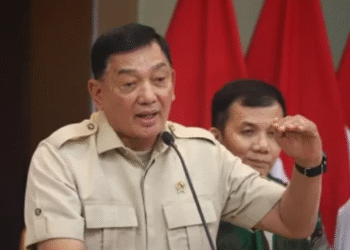 Sjafrie Sjamsoeddin memberikan keterangan pers usai ditunjuk Presiden Prabowo sebagai Menko Polkam ad interim