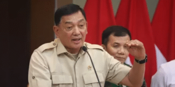 Sjafrie Sjamsoeddin memberikan keterangan pers usai ditunjuk Presiden Prabowo sebagai Menko Polkam ad interim