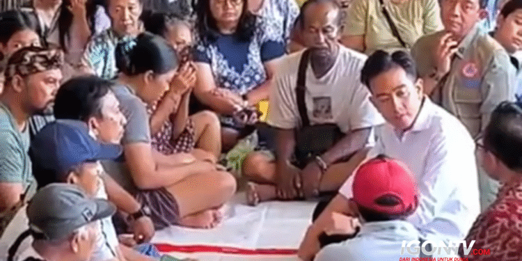 Wapres Gibran Rakabuming Raka menyapa pengungsi banjir di Denpasar, Bali.