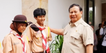 Presiden Prabowo menyapa siswa SRMA Jakarta Selatan