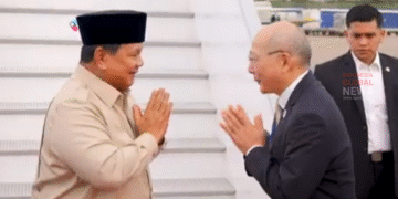 Presiden RI Prabowo Subianto disambut setibanya di Bandara Internasional Kansai, Osaka, Jepang