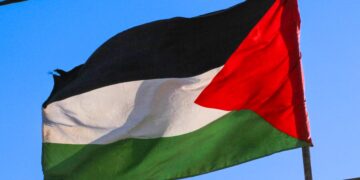 Bendera Palestina berkibar sebagai simbol perjuangan kemerdekaan
