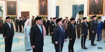 Presiden Prabowo Subianto melantik menteri, wakil menteri, dan kepala lembaga baru Kabinet Merah Putih di Istana Negara, Jakarta (17/9/2025).