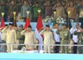 Presiden Prabowo Subianto dan Wakil Presiden Gibran Rakabuming Raka memberi hormat saat upacara HUT ke-80 TNI di Monas, Jakarta.