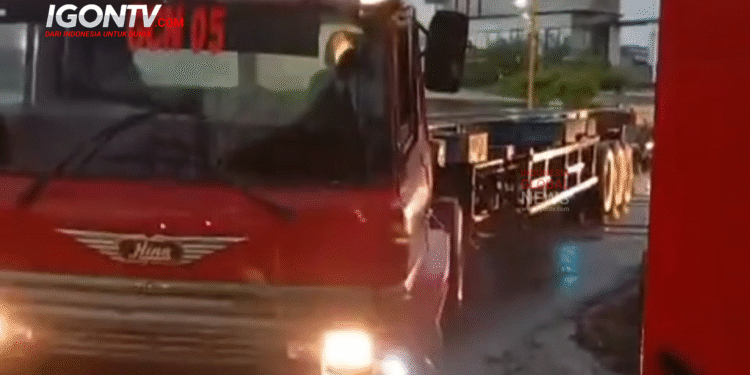 Kereta Api Harina menabrak truk trailer di perlintasan sebidang Kaligawe, Semarang